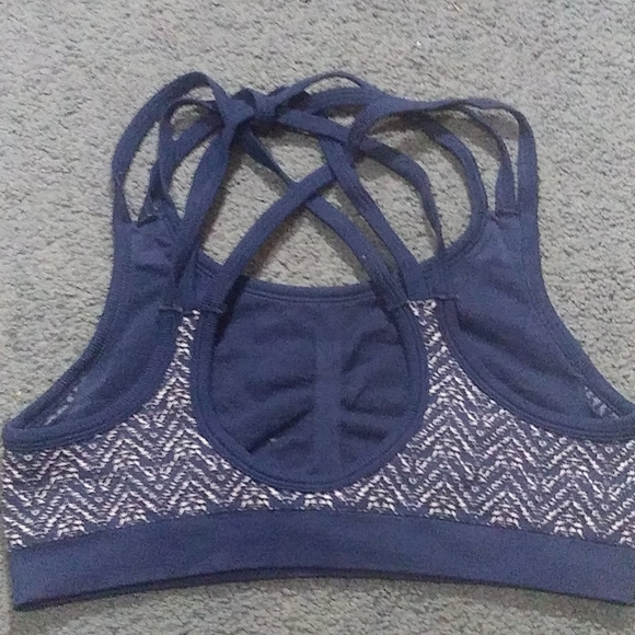 Women's sports bra - Picture 2 of 3